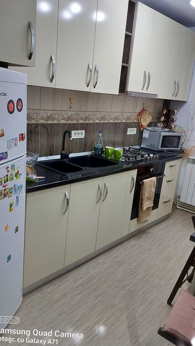 Apartament cu 3 camere, mobilat și utilat