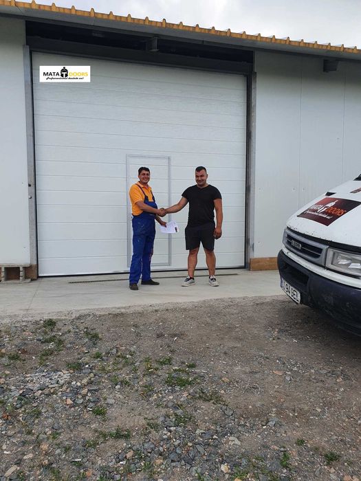 Distribuim la cel mai bun pret usi de garaj-TRANSPORT GRATUIT