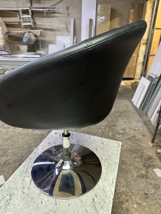 Scaun rotativ pentru birou sau salon de infrumusetare