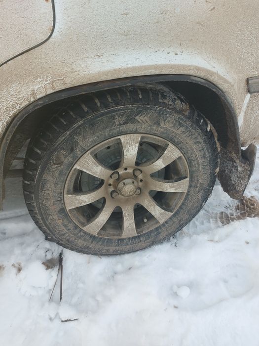 Продам литые диски с шипованной резиной