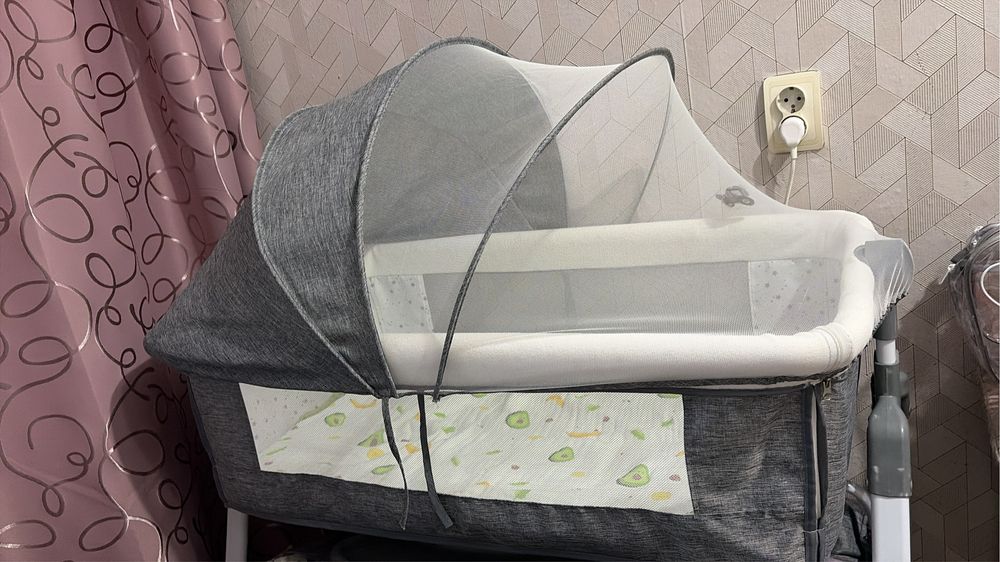 Продам кроватку манеж