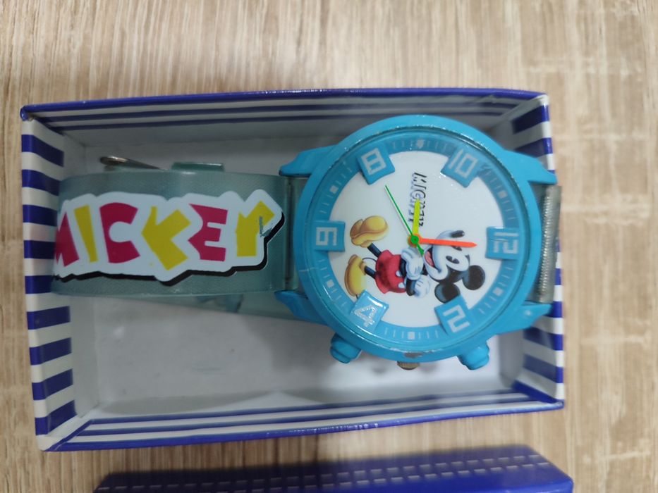 Часы детские новые