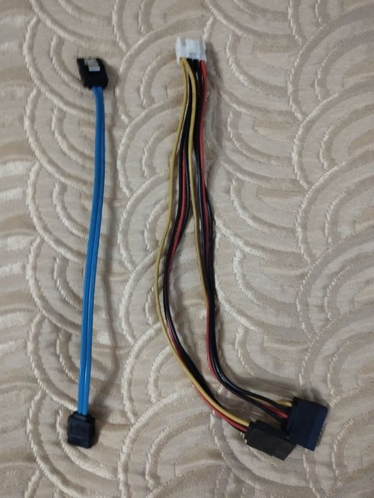 Кабели за хард диск на компютър