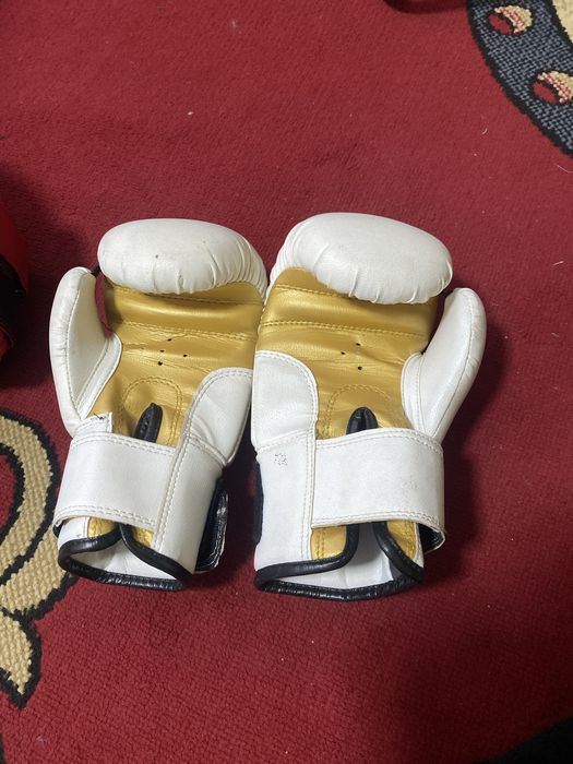 Продам перчатки Everlast