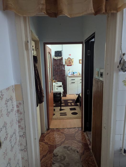 Vand ap 2 camere decomandat 54 mp2 +boxa la subsolul blocului