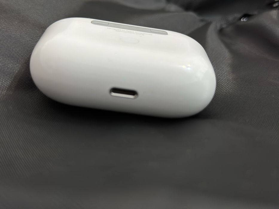 Наушники Apple AirPods Pro with Lightning белый