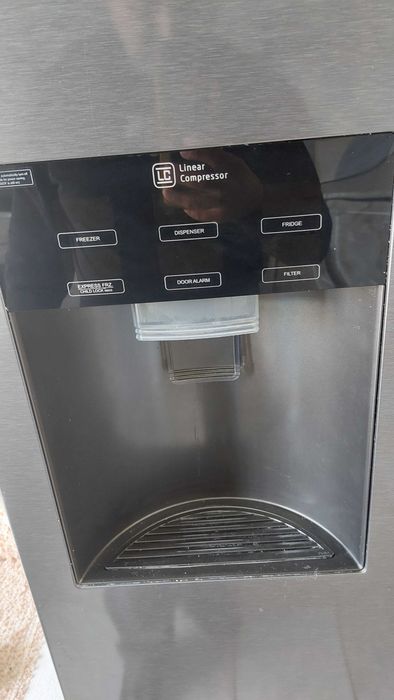 дву странен хладилник LG