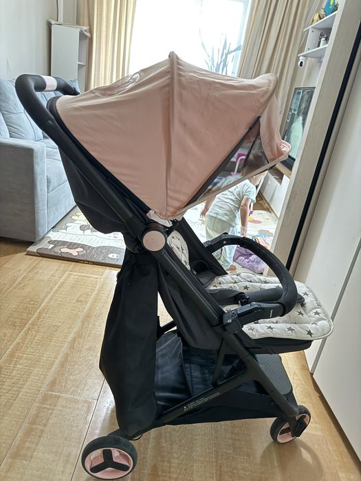 Продам коляску розовую