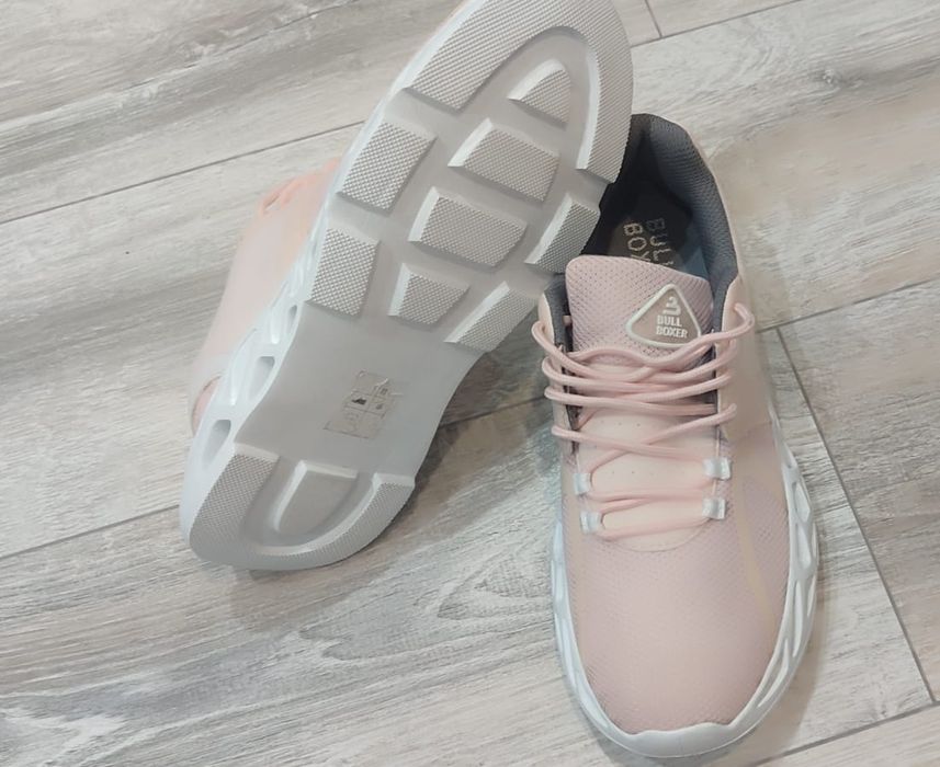 Продам кроссовки