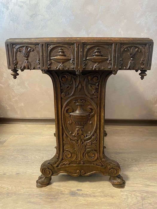 Антична помощна маса