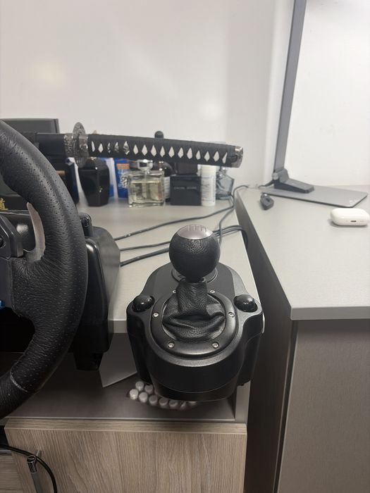 Volan Logitech G29 cu pedale + schimbator
