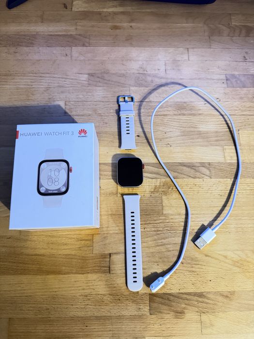 Huawei Watch Fit (носен е веднъж и е в перфектно състояние)