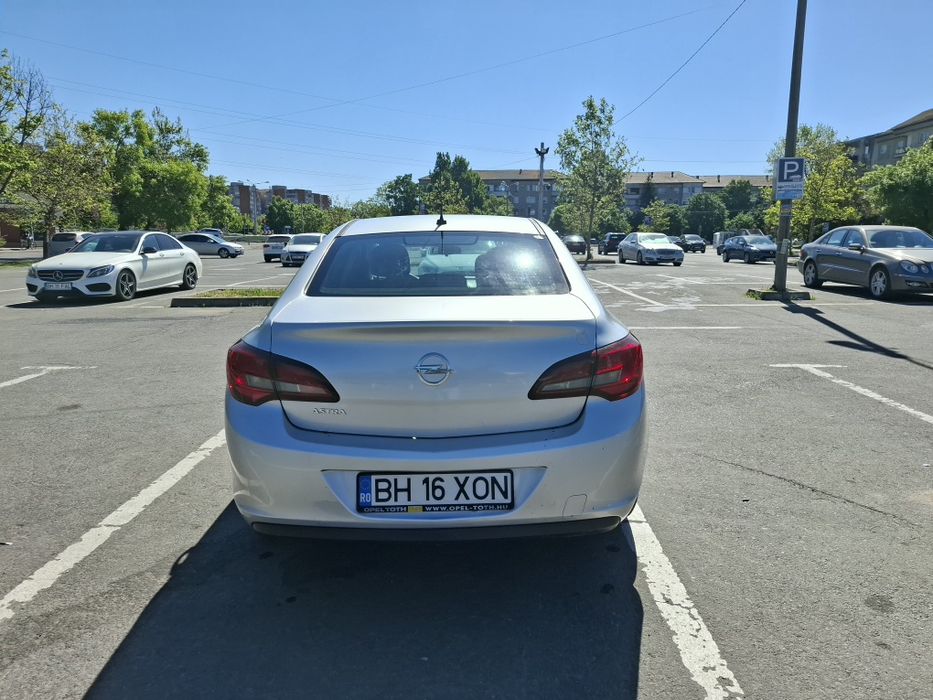 Opel astra sedan 2017