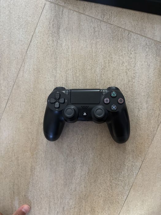 Playstation 4 slim de 1 tb , cu 2 controllere si 9 jocuri