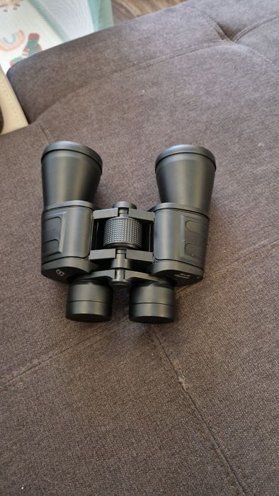 Binoclu negru tip vânătoare