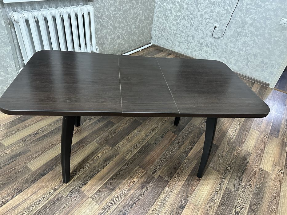 Продается стол и стулья