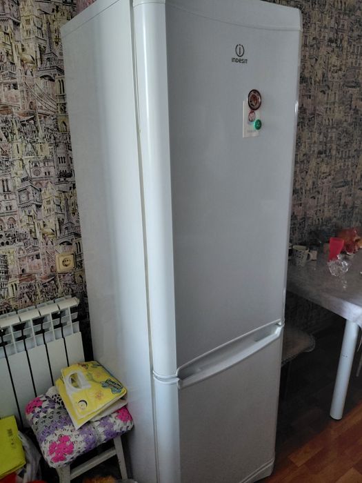 Холодильник indesit