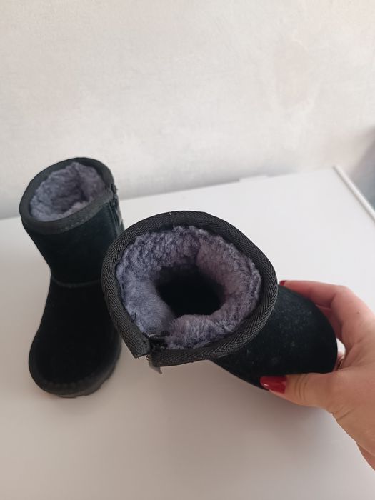 Продам детские зимние угги