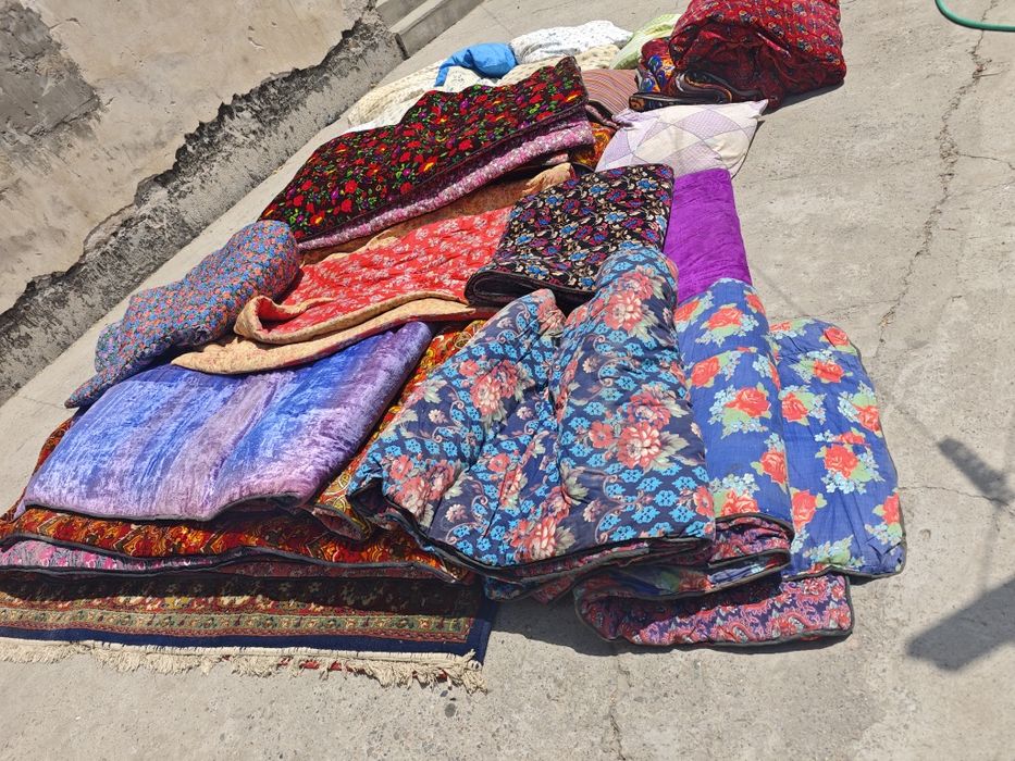 Кўрпача, ёстиқ, гилам бу