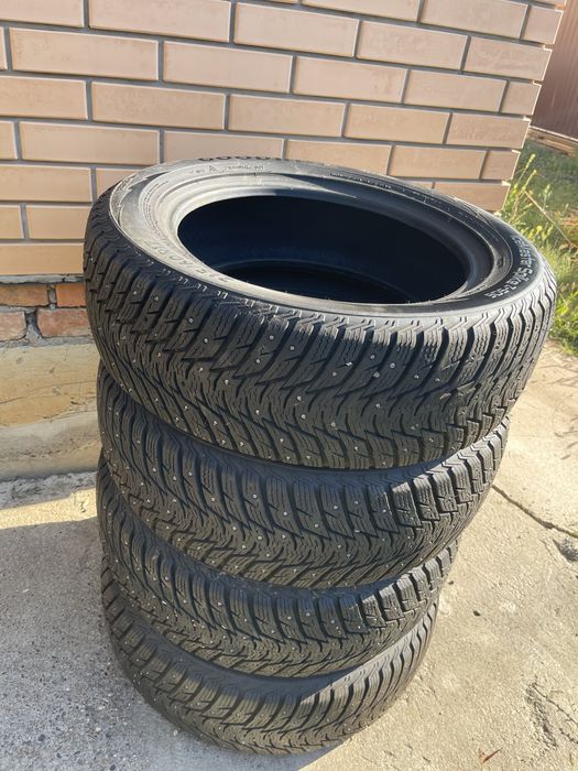 Продам зимние шипованные шины