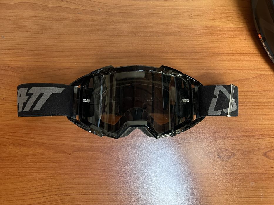 Cască Leatt Moto 3.5 + ochelari Leatt Vizion 3.5 Stealth negru, Mărimea S