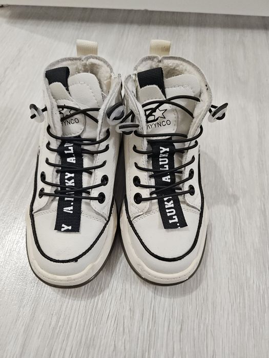 Продам полу сапоги для девочек