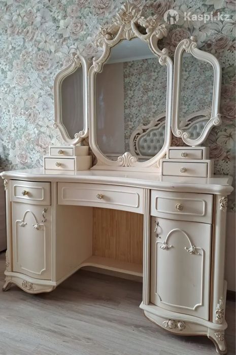 Продам спальный гарнитур