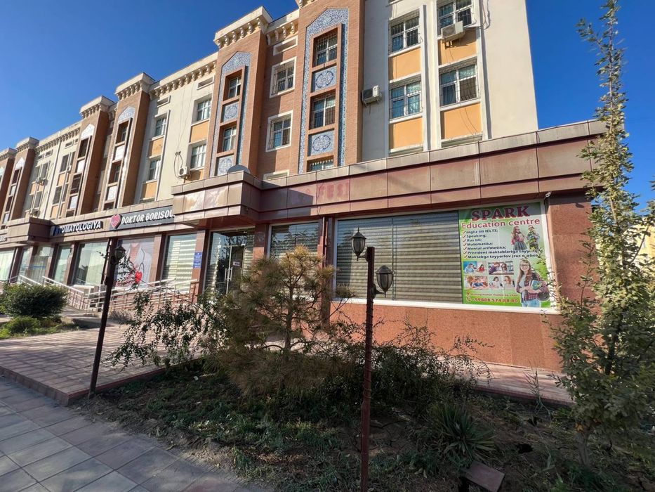 Noturar bino sotiladi