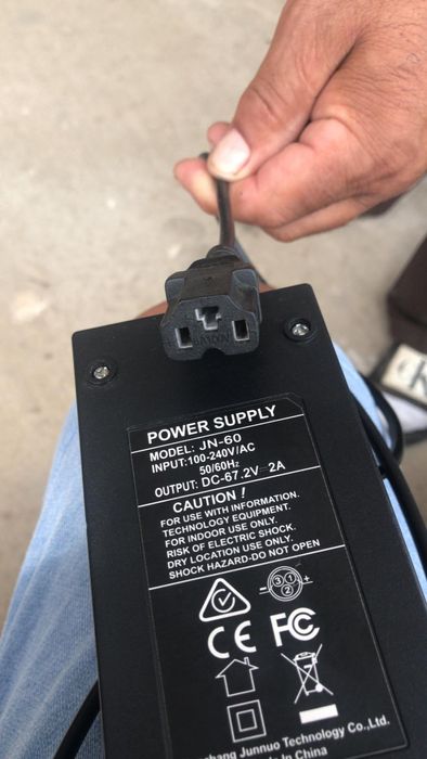 Incarcator baterie pe gel pentru scooter electric 60v20ah