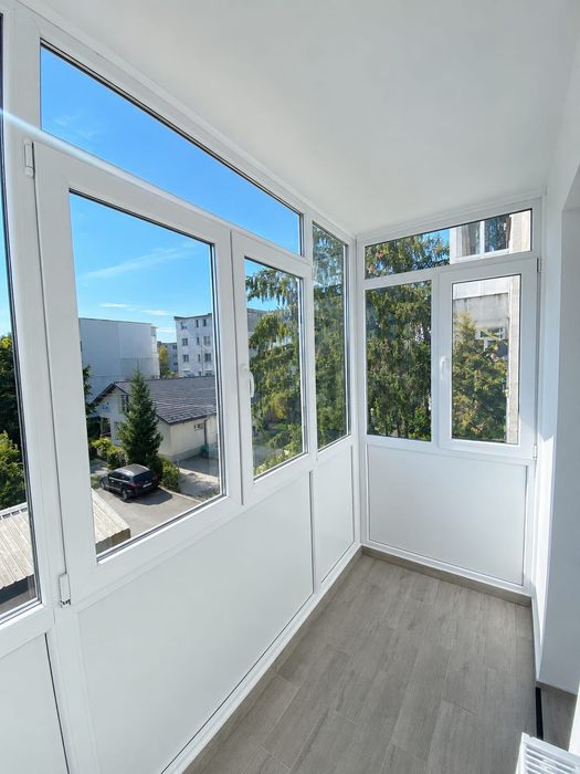 Apartament 3 camere- Câmpina,zonă centrală,renovat comple,et. 2/4