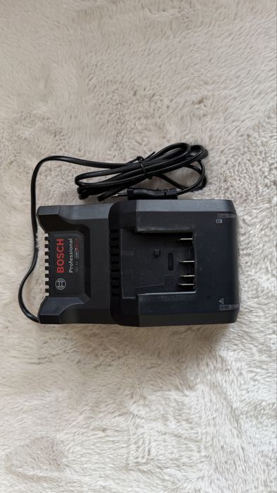 Винтоверт и зарядно Bosch