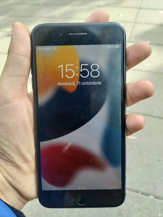 Vând iPhone 7 pluș