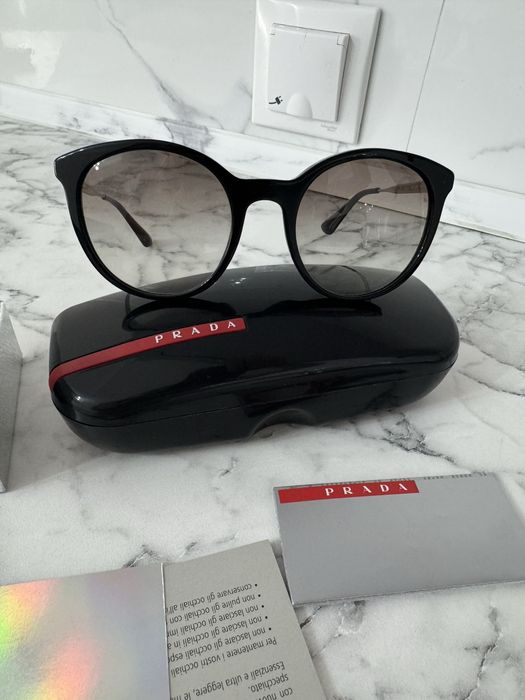Очки солнцезащитные Prada
