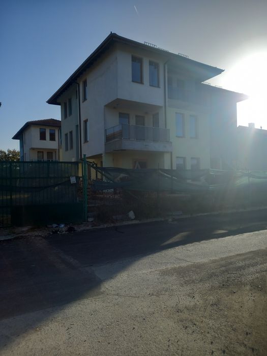 Къща  новопостроена в района наТрявна