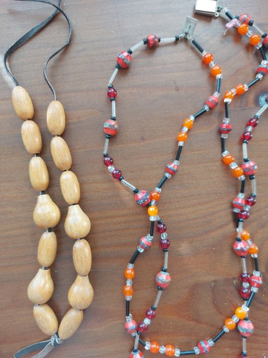 Гердани, гривни, полускъпоценни камъни минерали