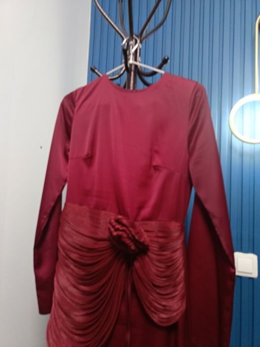 Платье бардо атласная
