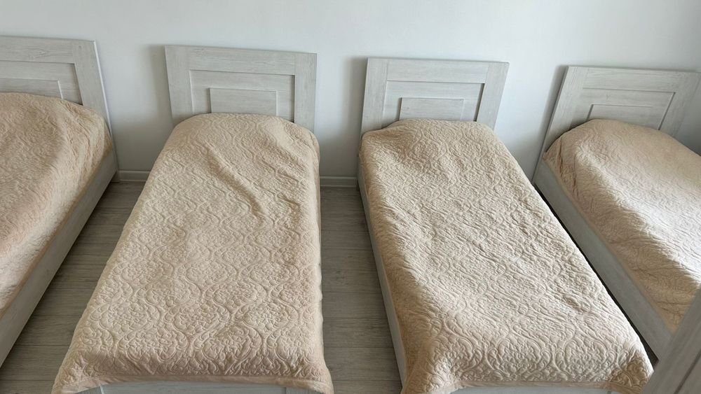 Кровать,матрас и шкаф