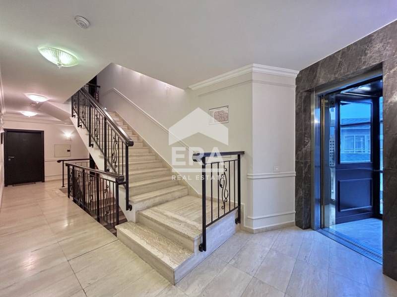 Дава се под наем Четиристаен апартамент в София, Лозенец - 158 кв.м за 2200 € - Снимка #11