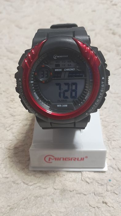 Стильные часы mingrui.