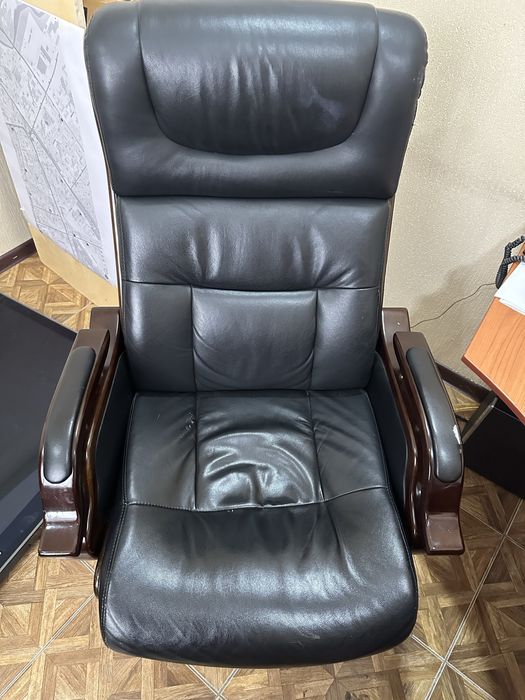 продам кожаное кресло