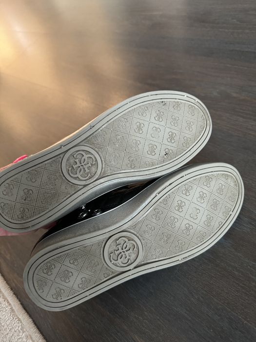 Дамски спортни обувки Guess