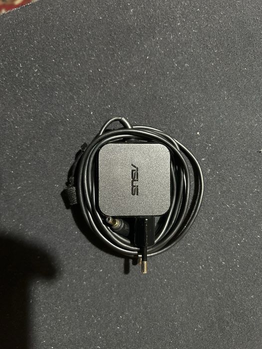 Лаптоп ASUS 15.6" Full HD с ПОДАРЪК чанта!
