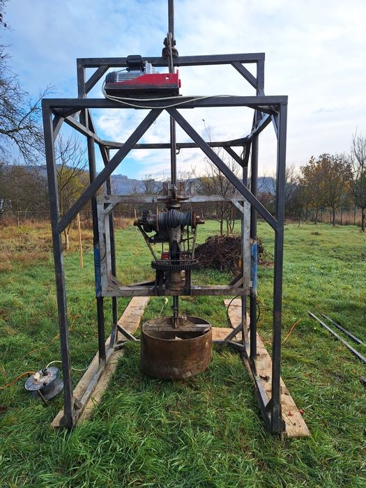 Sapam fantani  cu inele din beton.