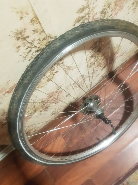 Roata de bicicletă pe 28  janta dubla din aluminiu  în  stare bună