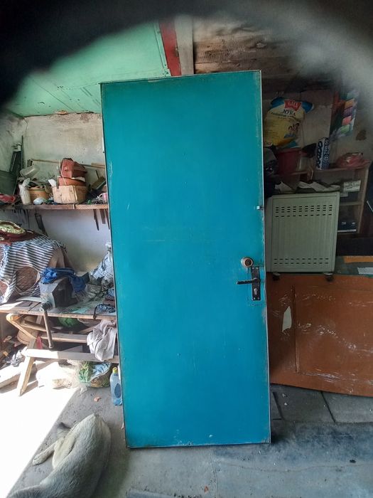 Продаётся железная дверь с рамой