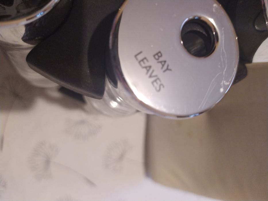 COLE--MASON  Въртящ се на 360град. комплект от 16 съда.за подправки