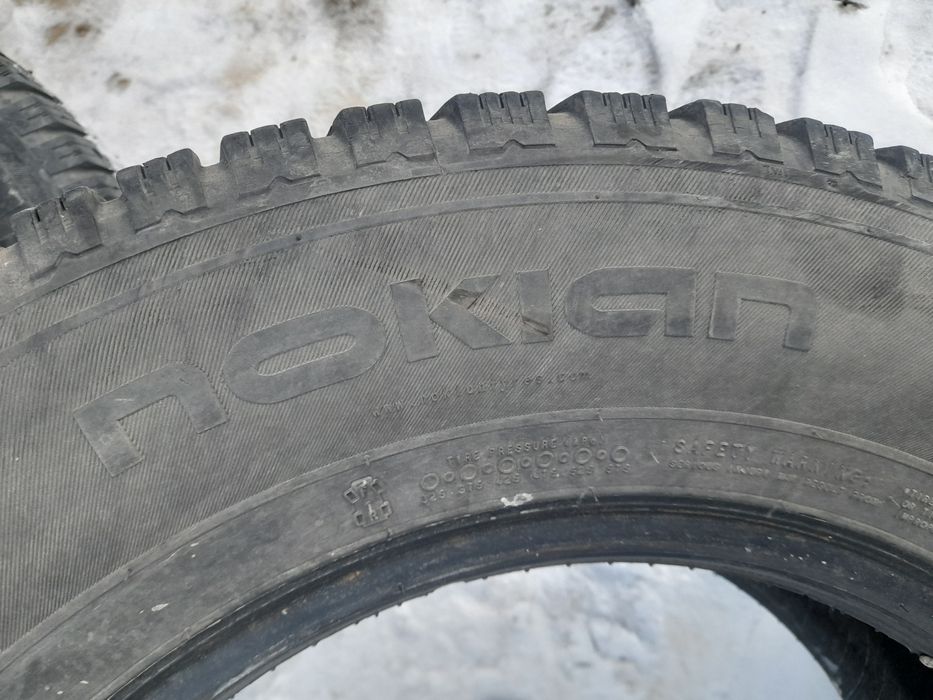 Nokian 235/65/16C 2шт.