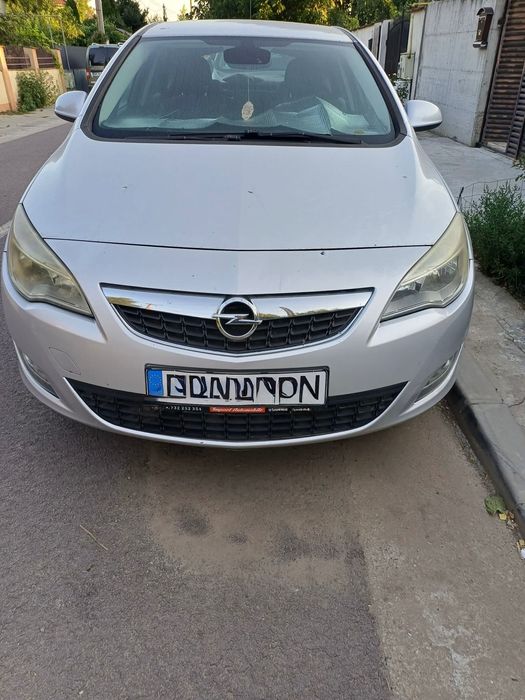Opel Astra J Hatchback 2010 - Full Option