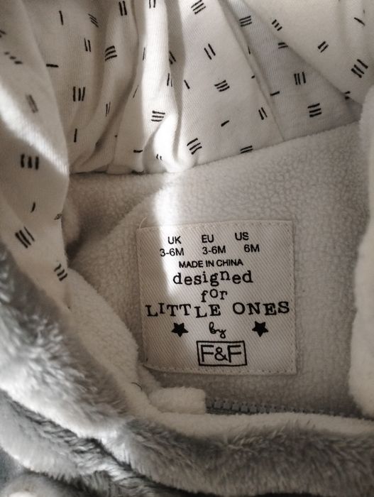 Vând combinezon bebeluși