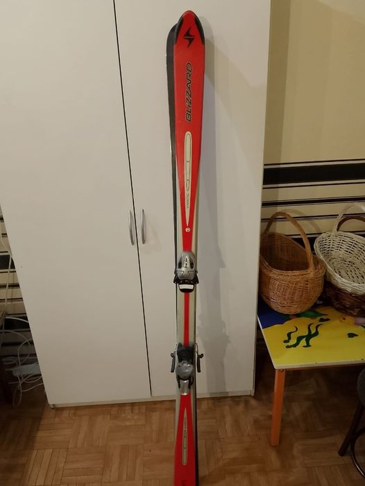 Продам лыжи Bizzard
